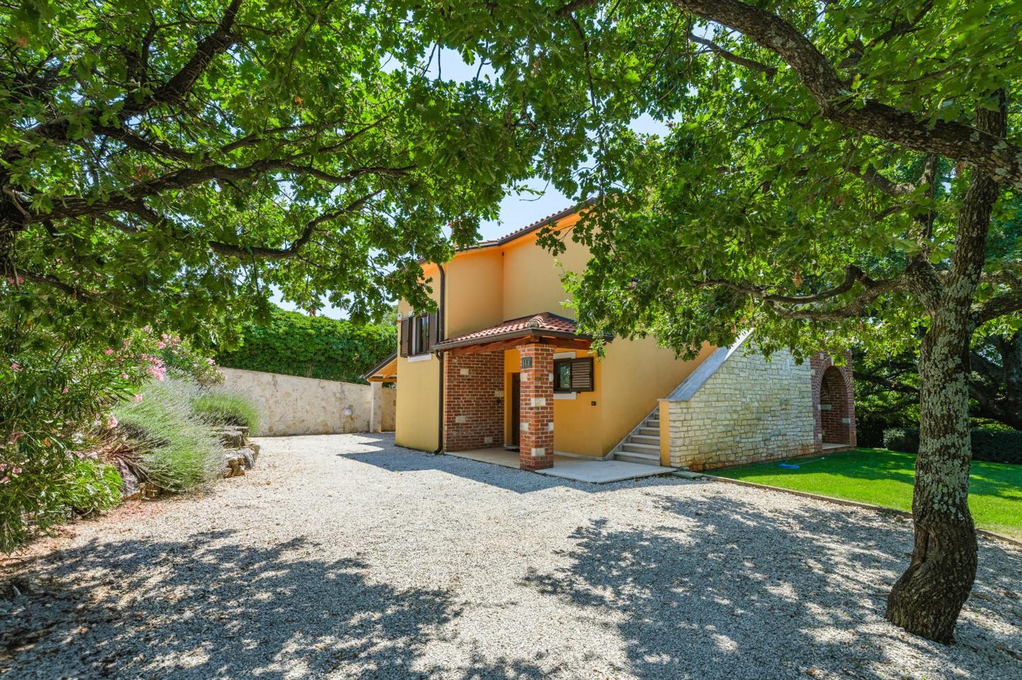 Villa Hrast Bacva Višnjan エクステリア 写真
